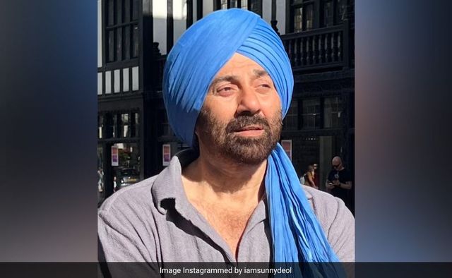 Gadar 2 star Sunny Deol reveals details of phone call with Shah Rukh Khan before he went to watch his new movie