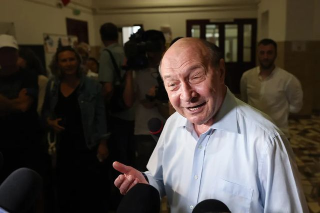 Traian Băsescu, replică pentru Rareș Bogdan: Tata m-a învățat să mă bat numai cu bărbați