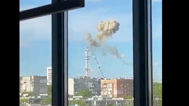 Turnul de televiziune din Harkov a fost rupt în două după un atac cu rachete al rușilor