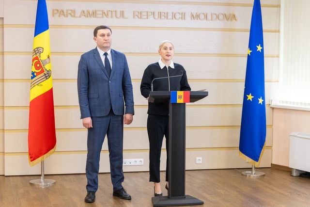 Opoziția a înregistrat în Parlament moțiunea simplă împotriva politicilor Ministerului Muncii