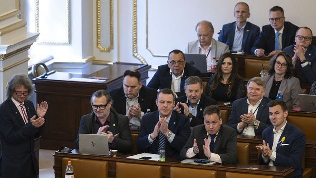 Sněmovna bez opozice se postavila proti sjezdu sudetských Němců v Česku