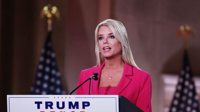 Donald Trump a szexbotrányba keveredett Matt Gaetz visszalépése után Pam Bondit jelölte igazságügyi miniszternek