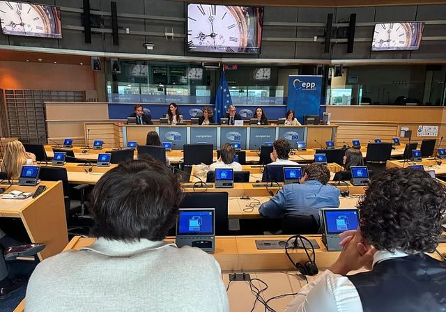 El Parlamento Europeo proyecta el documental 'Los nietos del silencio', con testimonios de víctimas de ETA