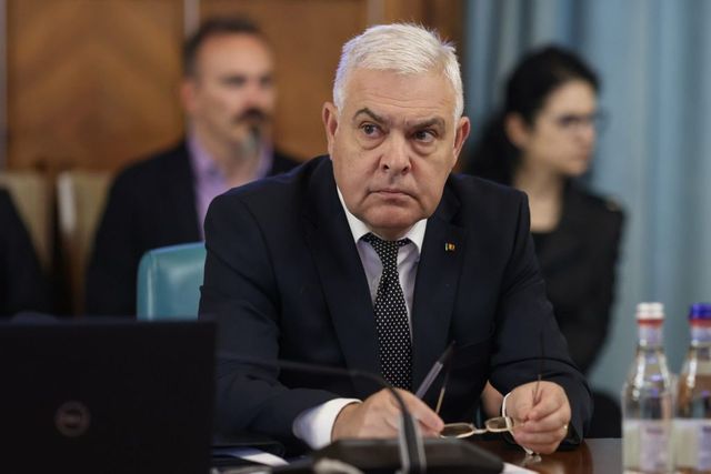 Ministrul Apărării promite că armata nu va deveni obligatorie