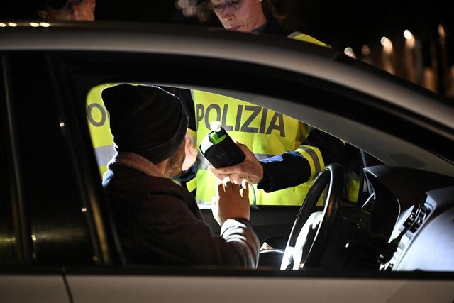 Salvini firma il decreto sull'alcolock