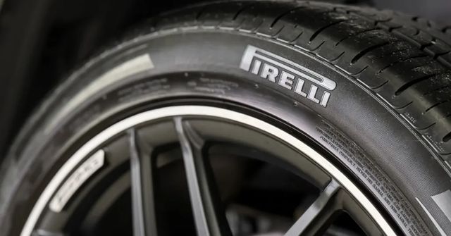 Strnad koupil 14 procent v italském výrobci pneumatik Pirelli od Číňanů