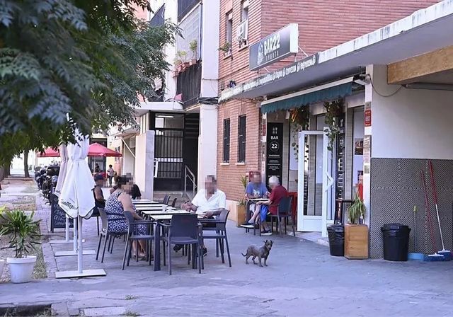 Detenida una mujer por matar a un hombre a cuchilladas en la terraza de un bar en Valencia