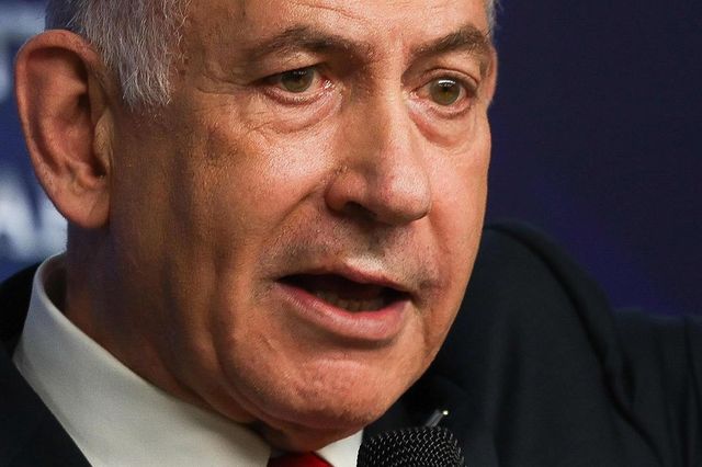 Premier israeliano Netanyahu al kibbutz Nir Oz tra le proteste