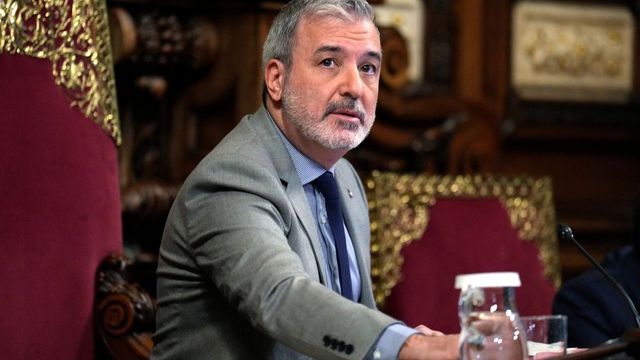 Collboni pierde la cuestión de confianza y reta a la oposición a proponer otro alcalde para Barcelona