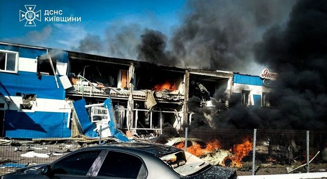 Kiev, attacco russo su azienda alimentare nella regione di Kiev, 3 morti