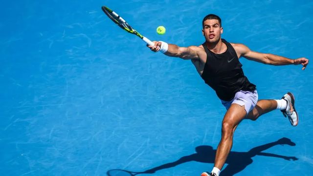 Alcaraz avista a Djokovic en cuartos de final