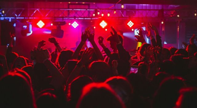 Sigilli a storico locale a Roma dopo la strage di Crans-Montana