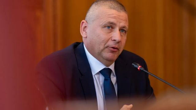 Feljelentést tett Ruszin Szendi Romulusz szerződések miatt