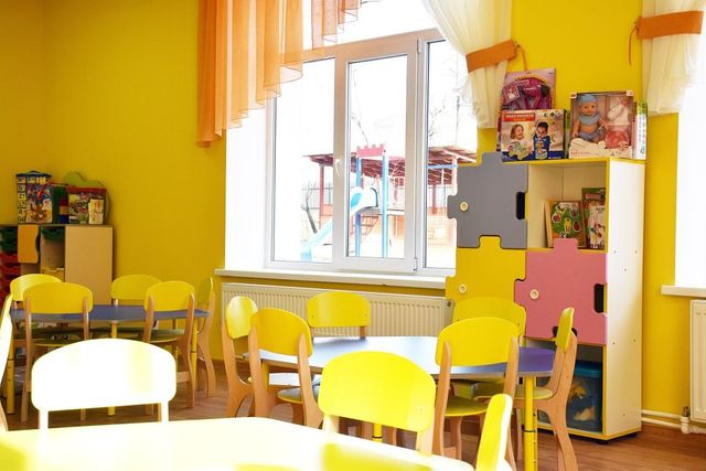 Tratament inuman asupra unui copil. Închisoare pentru 2 angajate ale unei grădinițe