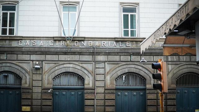 Due detenuti evadono dal carcere di Poggioreale, uno già catturato