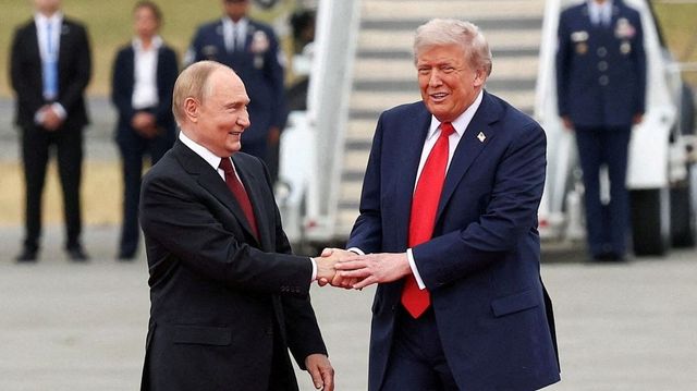 Russian President Putin’s bodyguards carried ‘poop suitcase’ to Alaska Summit? Know what reports say