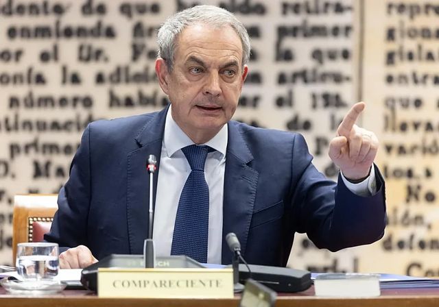 Zapatero renuncia a asistir al acto con el Papa en el Congreso