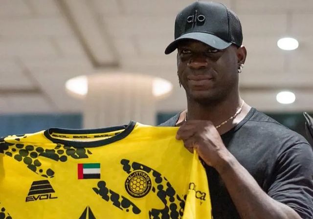 Mario Balotelli, chico malo y Willy Fog del fútbol