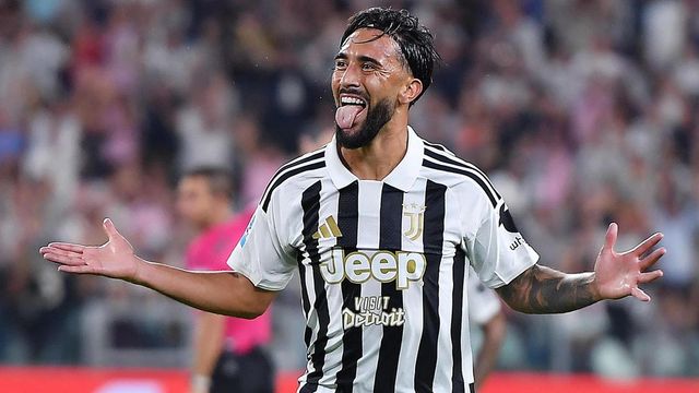 La Juventus liquida il Parma 2-0 e aggancia il Milan in testa
