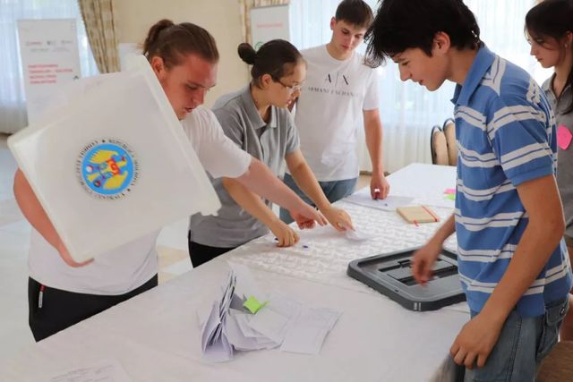 Elevii din peste 700 de instituții din Moldova și-au ales președinții Consiliilor Școlare