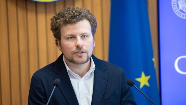 Ministrul Perciun cere stoparea colectărilor de bani cu ocazia Zilei Profesorului – Se încalcă flagrant codul de etică a cadrului didactic