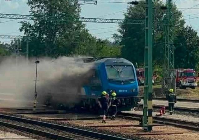 Kigyulladt egy mozdony Kelenföldnél