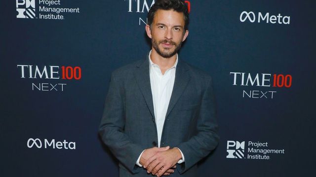 Jonathan Bailey es el hombre más sexy del mundo de 2025