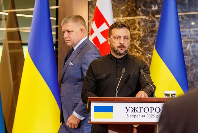 Slovacia amenință că va opri exporturile de electricitate către Ucraina