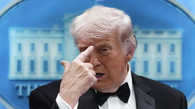 Trump: "Non avevo paura durante l'attacco, viviamo in un mondo di matti"