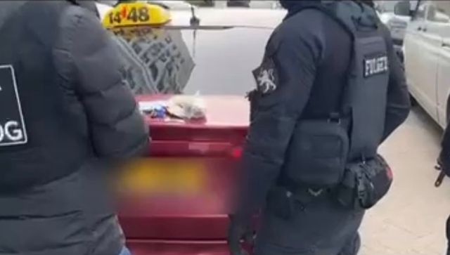 Un taximetrist a fost reținut pentru trafic de droguri în Chișinău și Strășeni