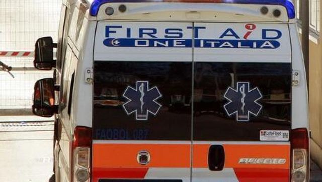 Incidente a Vigevano, morta bimba di 5 anni sbalzata fuori da finestrino dell’auto