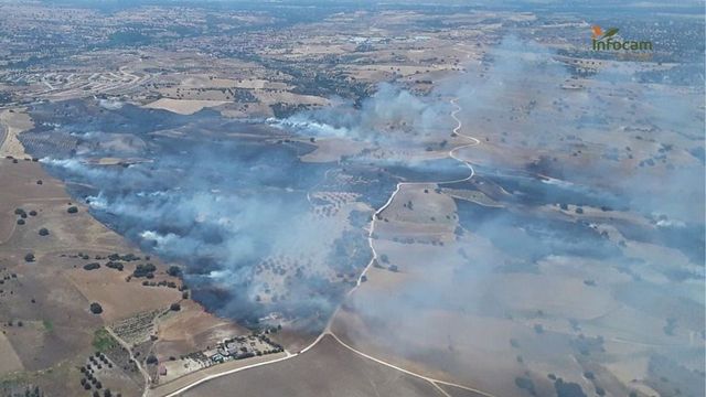 Una nube de humo y ceniza cubre Madrid por un incendio en Toledo y otro en la Cañada Real