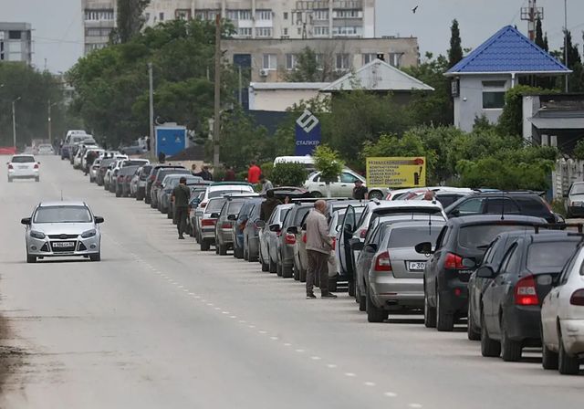 Rusia empieza a racionar el combustible