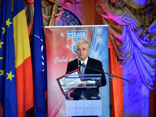 Lotul echipei Steaua București, onorat de președintele Nicușor Dan, la 40 de ani de la câștigarea Cupei Campionilor Europeni