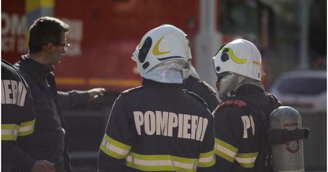 Incendiu la un depozit de muniție de lângă Târgoviște, 25 de persoane au fost evacuate