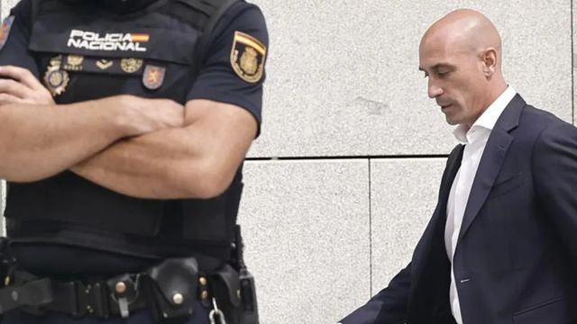 Rubiales, a juicio por un beso fatal