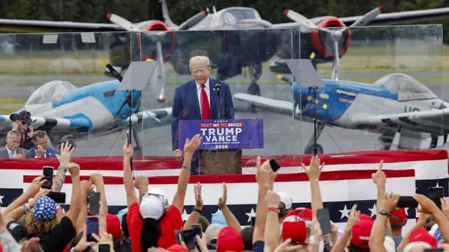 Un cristal antibalas, más seguridad para Trump en su primer mitin al aire libre desde el atentado