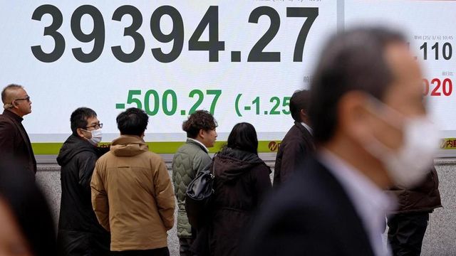 Borsa di Tokyo apre in calo: Nikkei perde 0,25% dopo dati retribuzioni