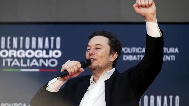 Musk fa una mega donazione a Trump, 289mila dollari