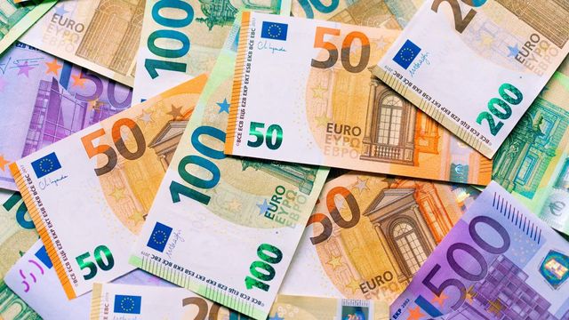 Feljelentést tett az ukrán Oscsadbank a lefoglalt pénzszállítmány miatt