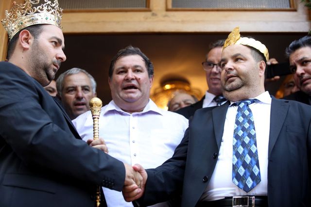 Regele romilor, anchetat după logodna fiului său de 16 ani cu o minoră de 14 ani. Fata este însărcinată