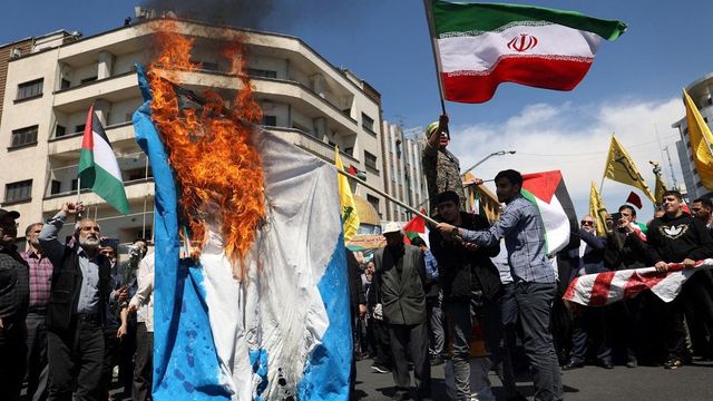 Opusťte Írán, vyzvala česká diplomacie občany