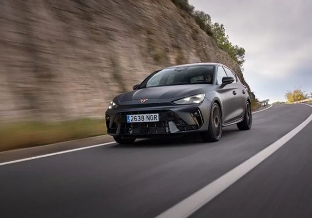 CUPRA lanza el León VZ con 325 CV y tracción delantera en edición limitada