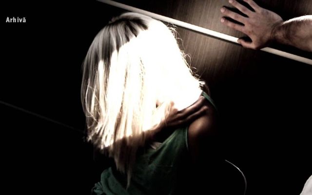 Minoră din Botoșani, agresată sexual și violată de către tatăl ei și cei trei frați
