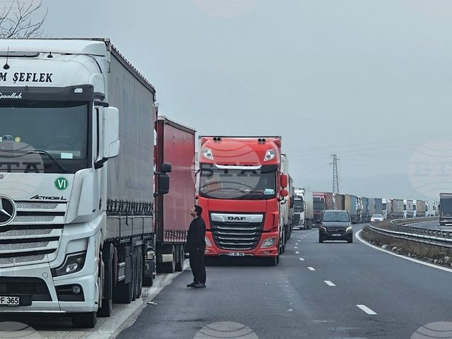 Опашката от тирове на “Капитан Андреево” е над 15 км