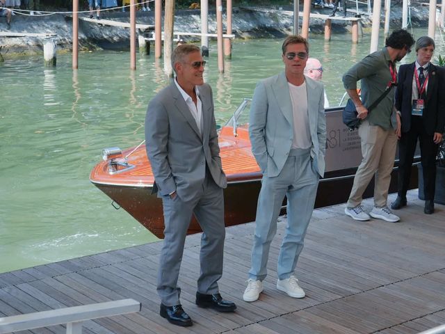 Brad Pitt și George Clooney, apariție spectaculoasă la Festivalul de film de la Veneția, alături de partenerele lor