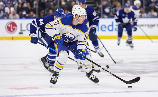 Špatná zpráva před ZOH, útočník Kulich bude Buffalu dlouho chybět