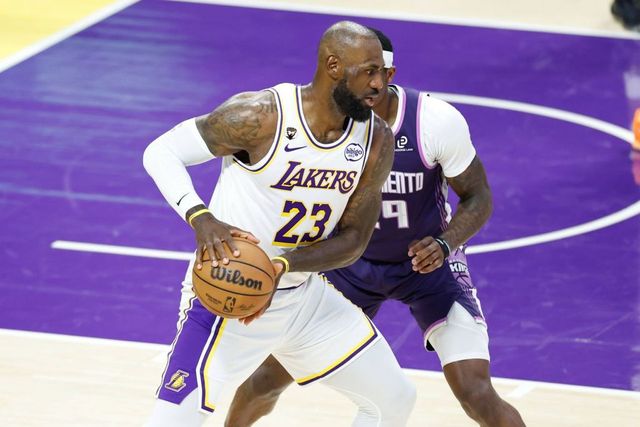 LeBron James a doborât recordul lui Kareem Abdul-Jabbar