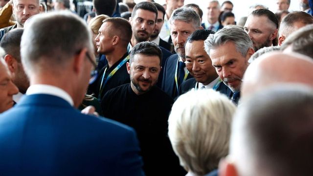 Zelensky ai Volenterosi, 'abbiamo bisogno di sanzioni Usa'