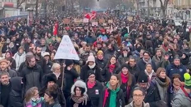 Torino, oltre 2mila persone al corteo contro lo sgombero del centro sociale Askatasuna